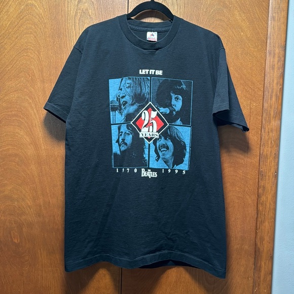 Fruit of the Loom Other - Vintage The Beatles 25 years t-shirt. Size XL.